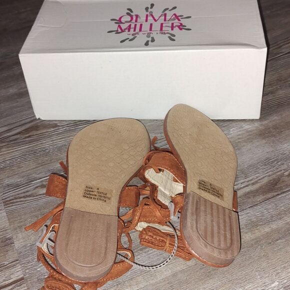 Olivia Miller Cognac Fringe Sandals Sz 5 NIB - Picture 5 of 6